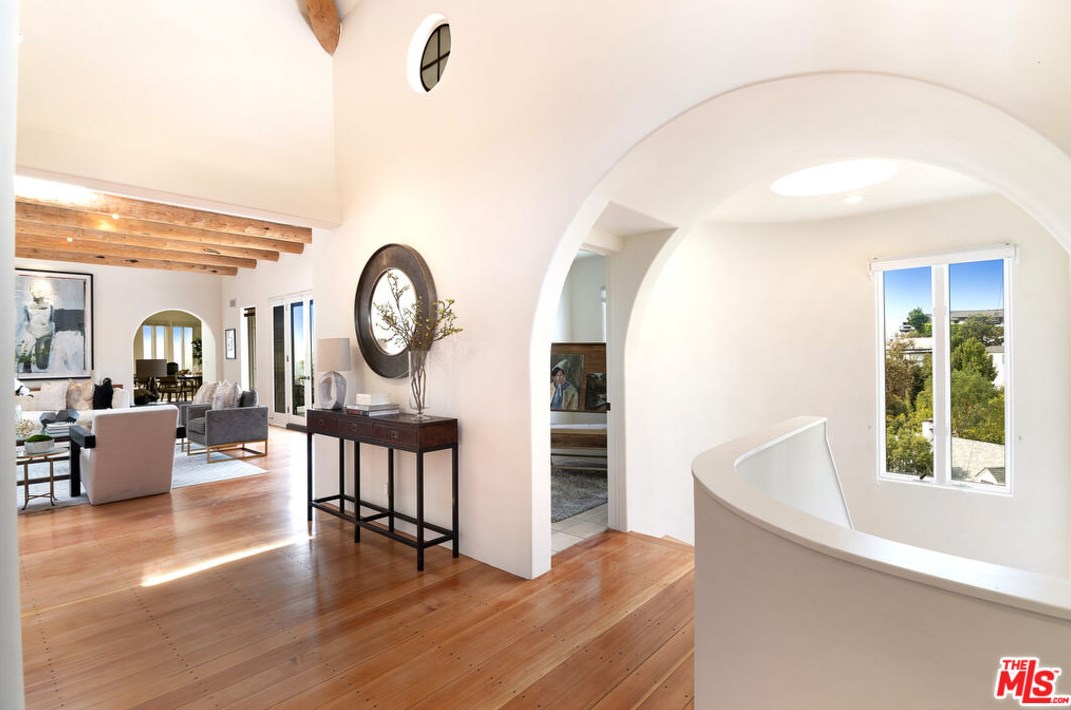 1332 Belfast Dr, Los Angeles CA  90069-1326 exterior
