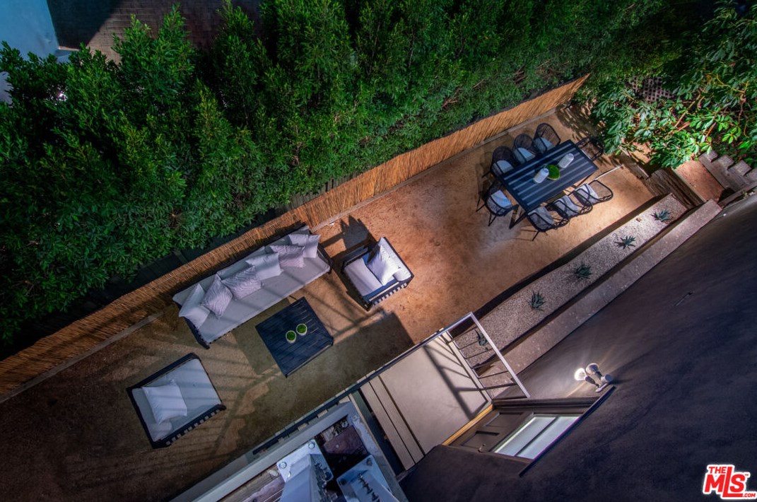 1332 Belfast Dr, Los Angeles CA  90069-1326 exterior