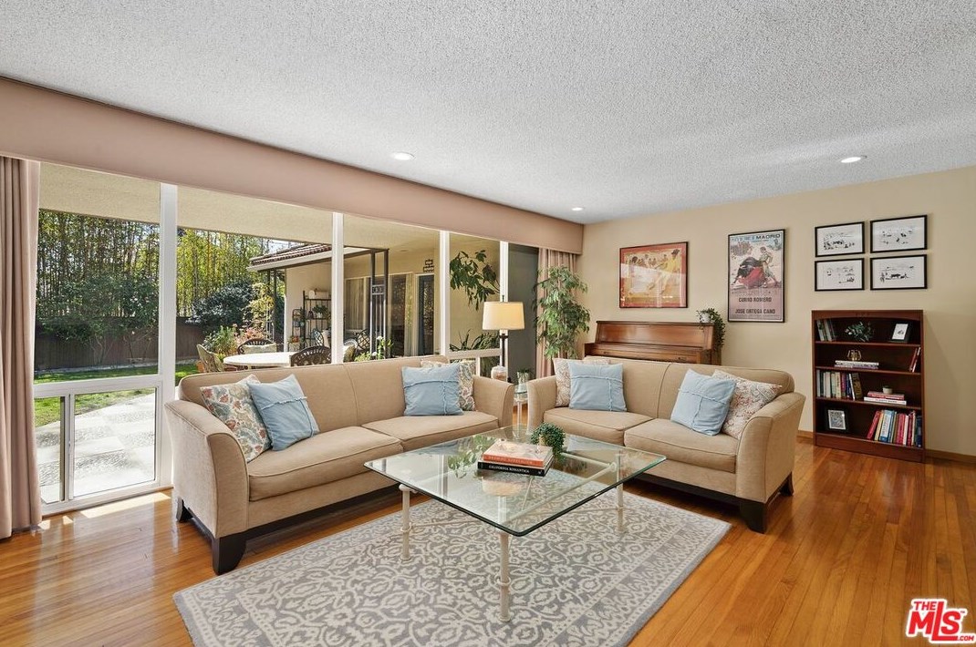 2655 Aberdeen Ave, Los Angeles, CA 90027-1221