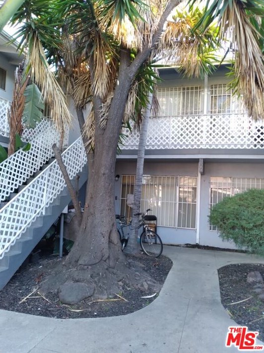 2900 54th St, Los Angeles, CA 90043-4870