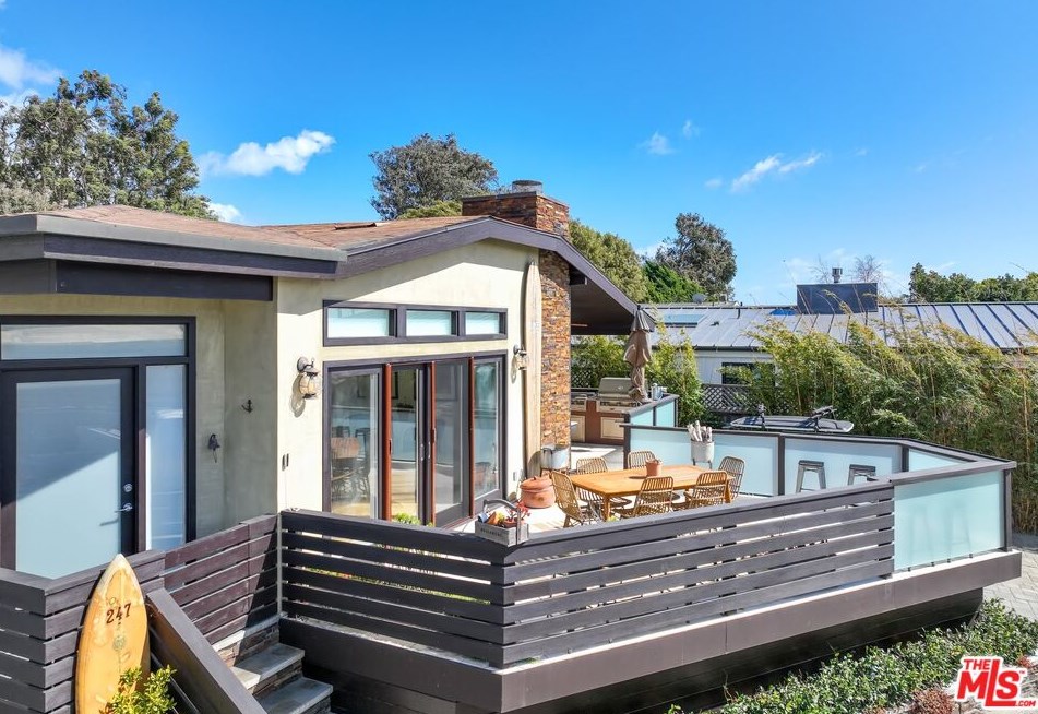 247 Paradise Cove Rd, Malibu, CA 90265-8247