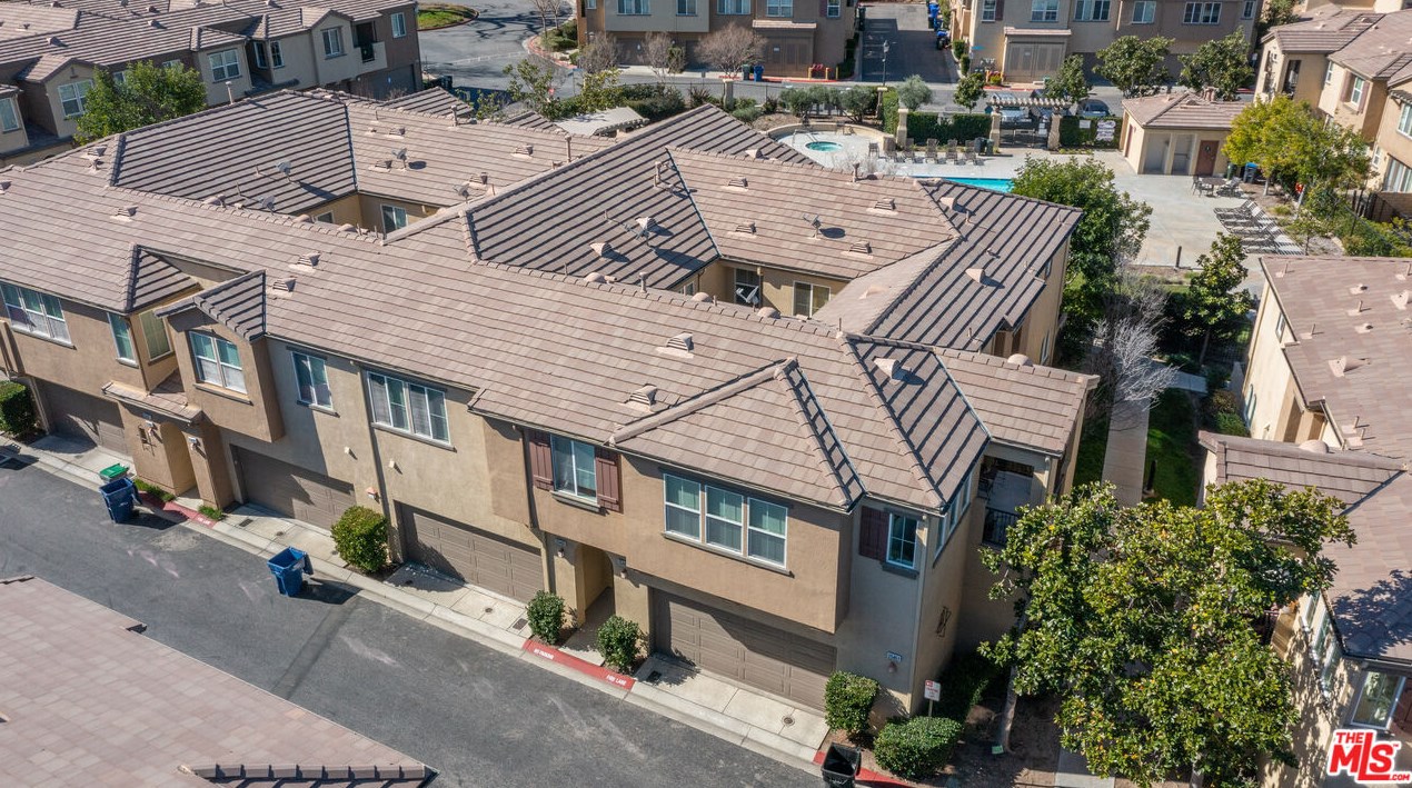 25443 Wharton Dr, Santa Clarita, CA 91381