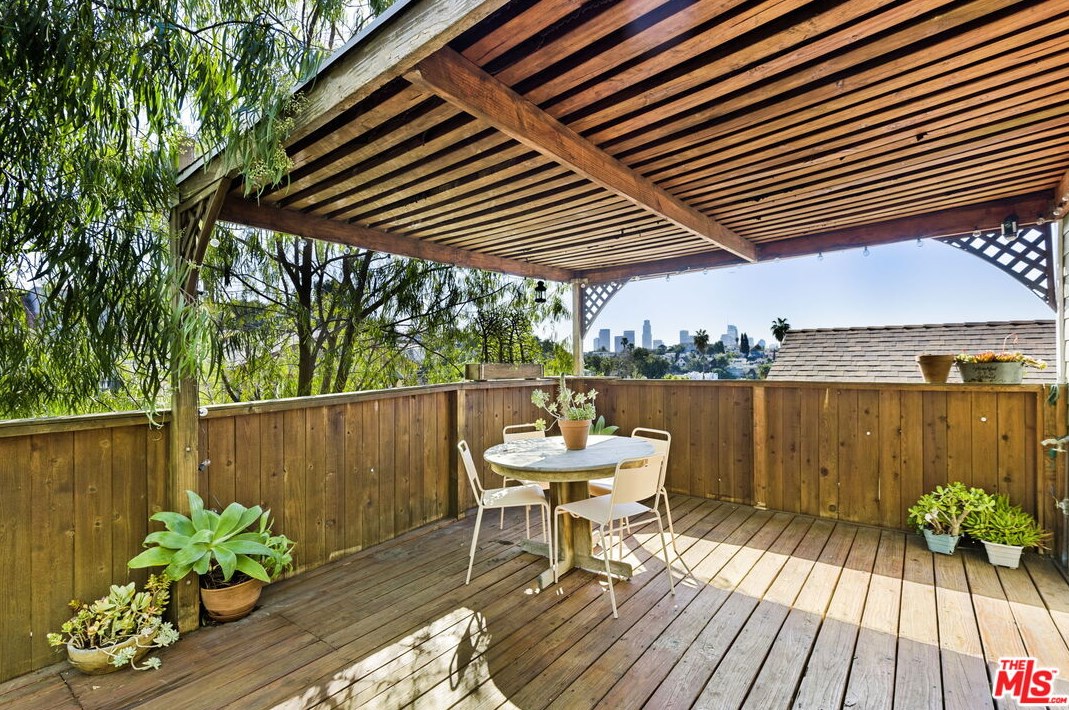 1447 Mcduff St, Los Angeles, CA 90026-3425