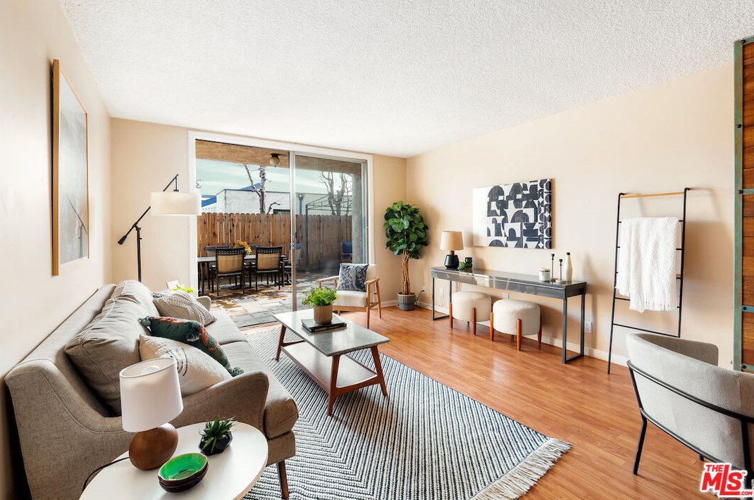 1401 Valley View Rd #111, Glendale, CA 91202