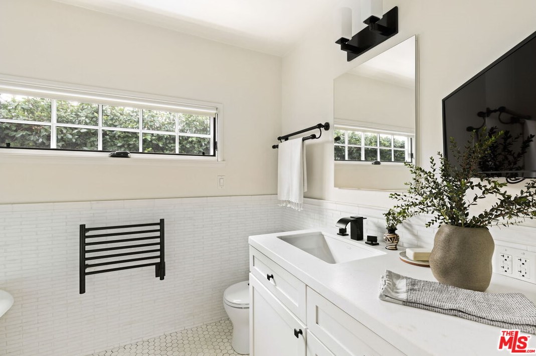 346 Westbourne Dr, Los Angeles CA  90048-1910 exterior