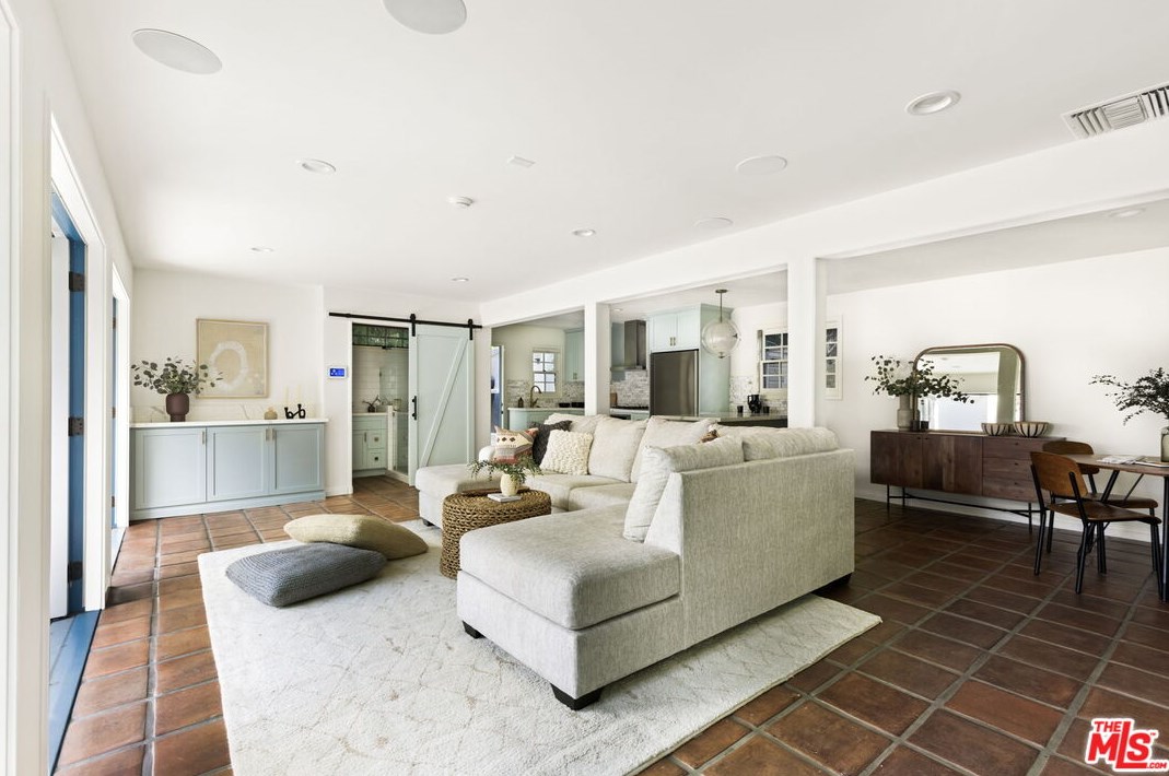 346 Westbourne Dr, Los Angeles CA  90048-1910 exterior