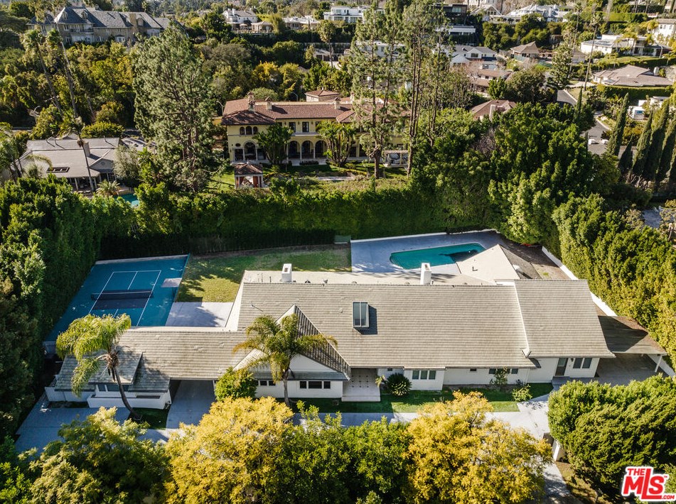 1071 Laurel Way, Beverly Hills, CA 90210-2327