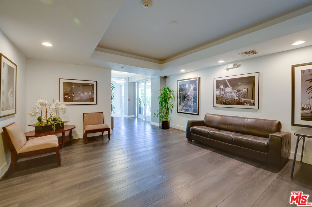 1430 Beverly Glen Blvd, Los Angeles CA  90077-3128 exterior