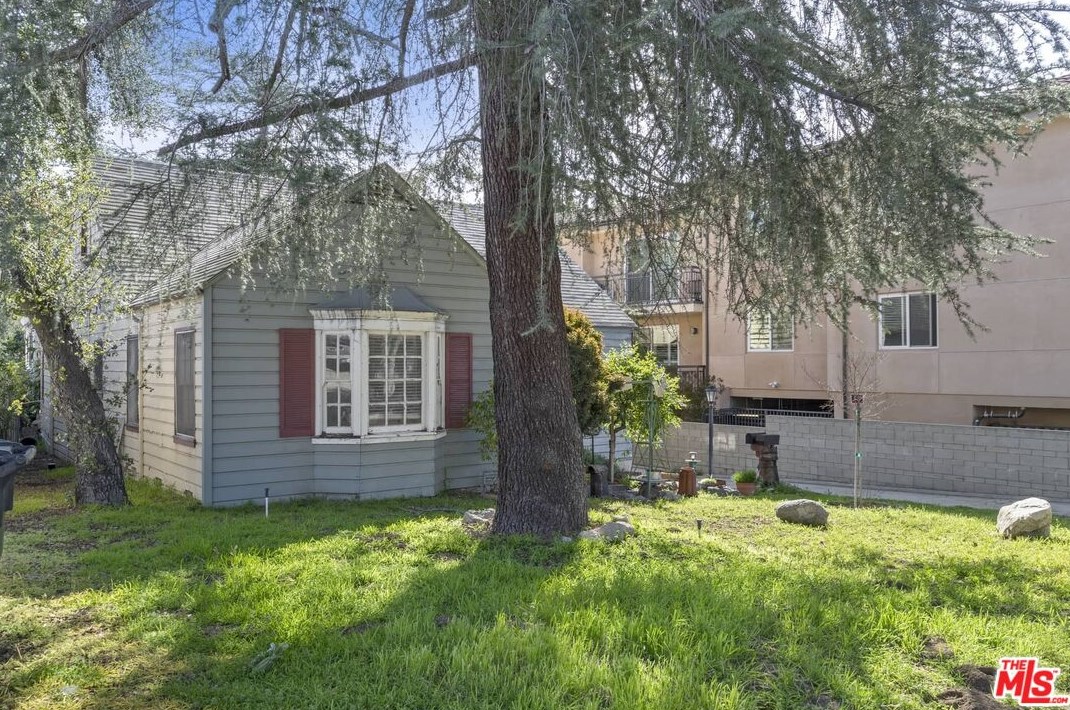1947 Waltonia Dr, Montrose, CA 91020