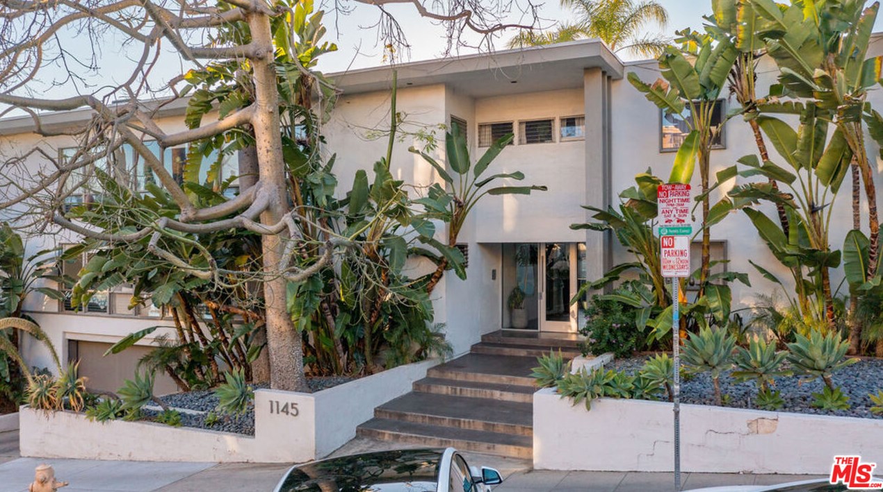 1145 Larrabee St, Los Angeles CA  90069-2059 exterior