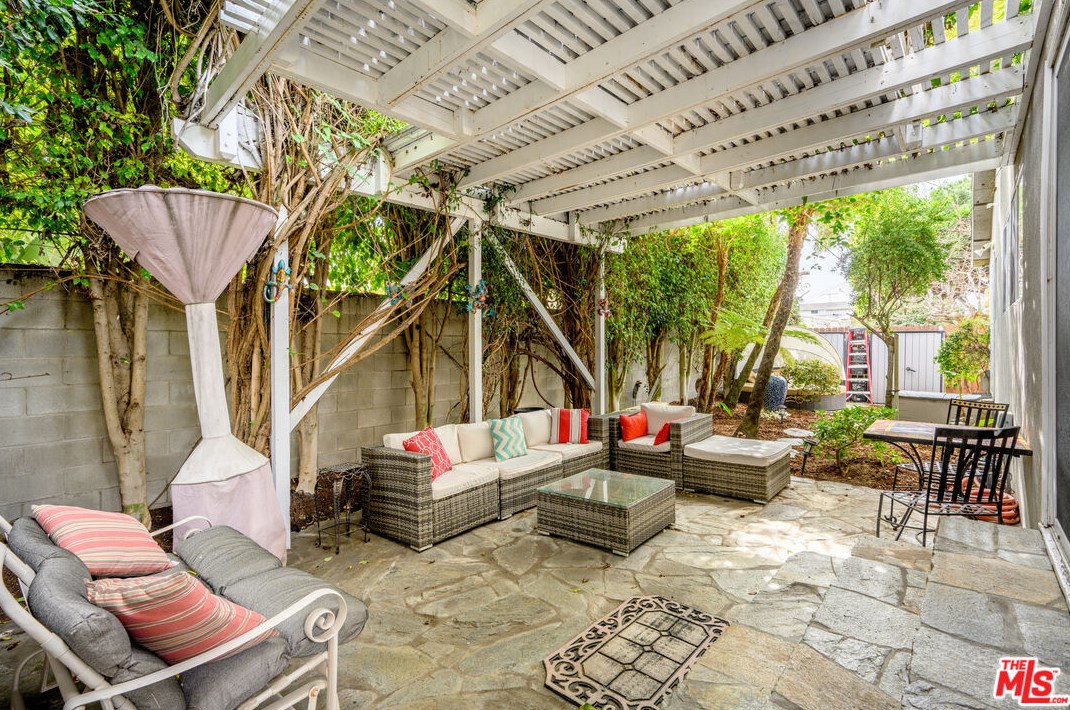 12030 Alberta Dr, Los Angeles CA  90230-5902 exterior