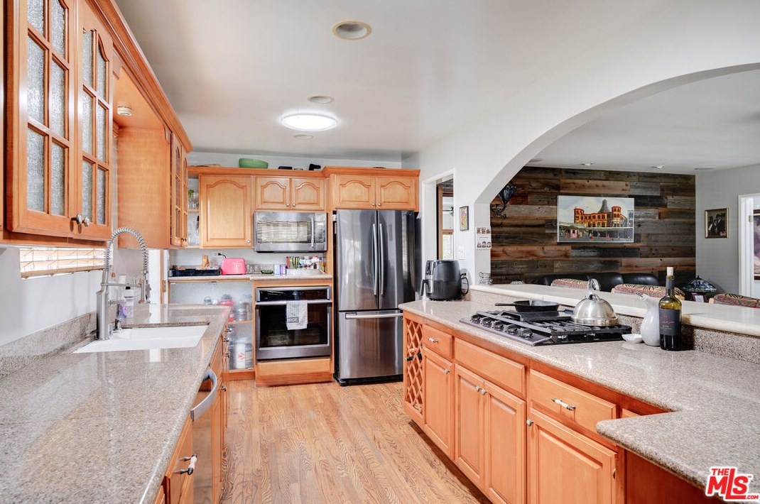 12030 Alberta Dr, Los Angeles CA  90230-5902 exterior