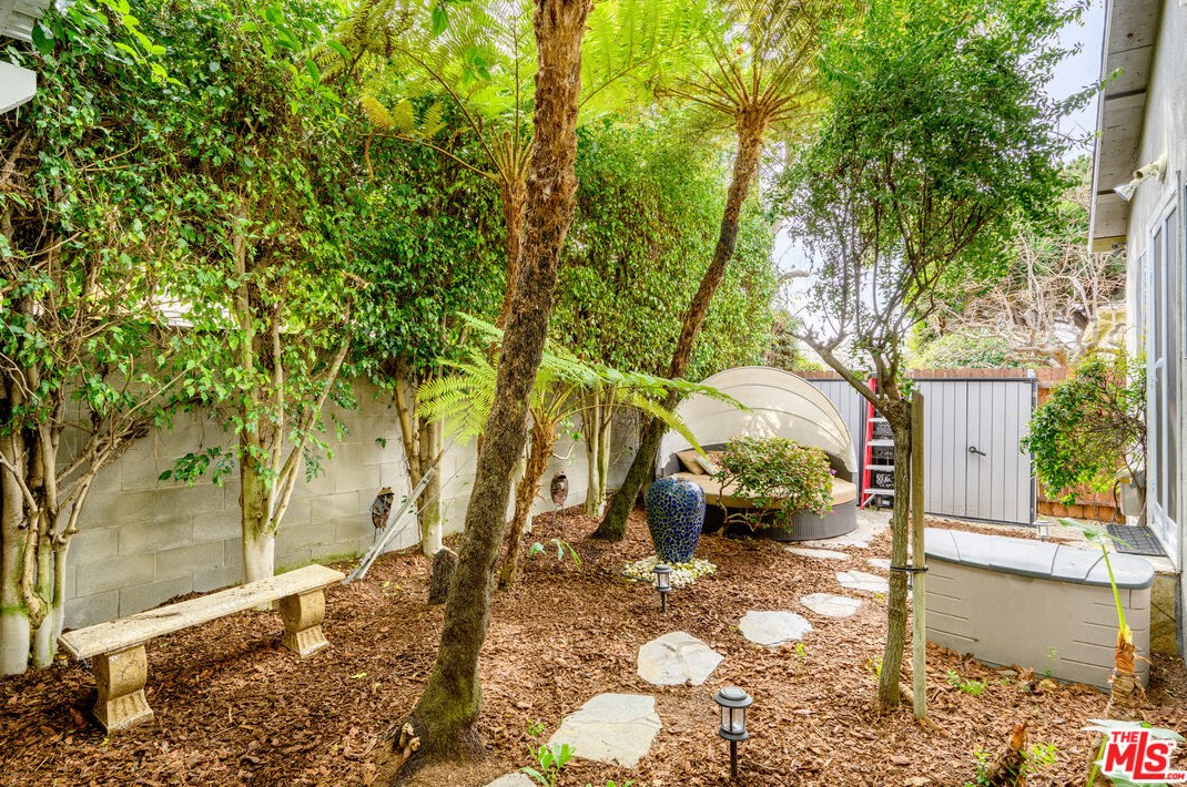 12030 Alberta Dr, Los Angeles CA  90230-5902 exterior