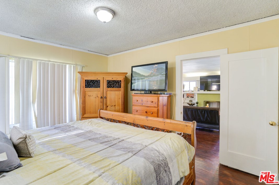 2404 Virginia Rd, Los Angeles CA  90016-1638 exterior