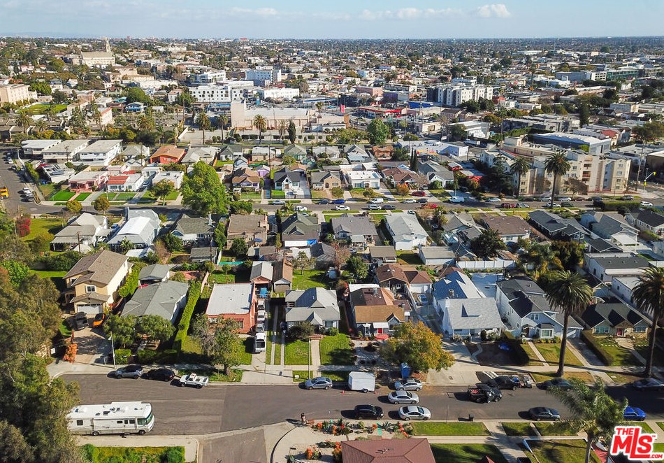 2404 Virginia Rd, Los Angeles CA  90016-1638 exterior