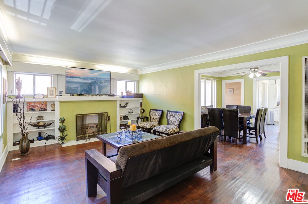 2404 Virginia Rd, Los Angeles CA  90016-1638 exterior