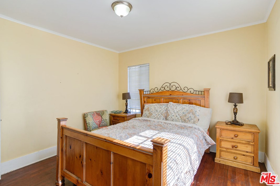 2404 Virginia Rd, Los Angeles CA  90016-1638 exterior