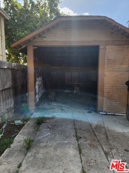 142 84th St, Los Angeles CA  90003-2912 exterior
