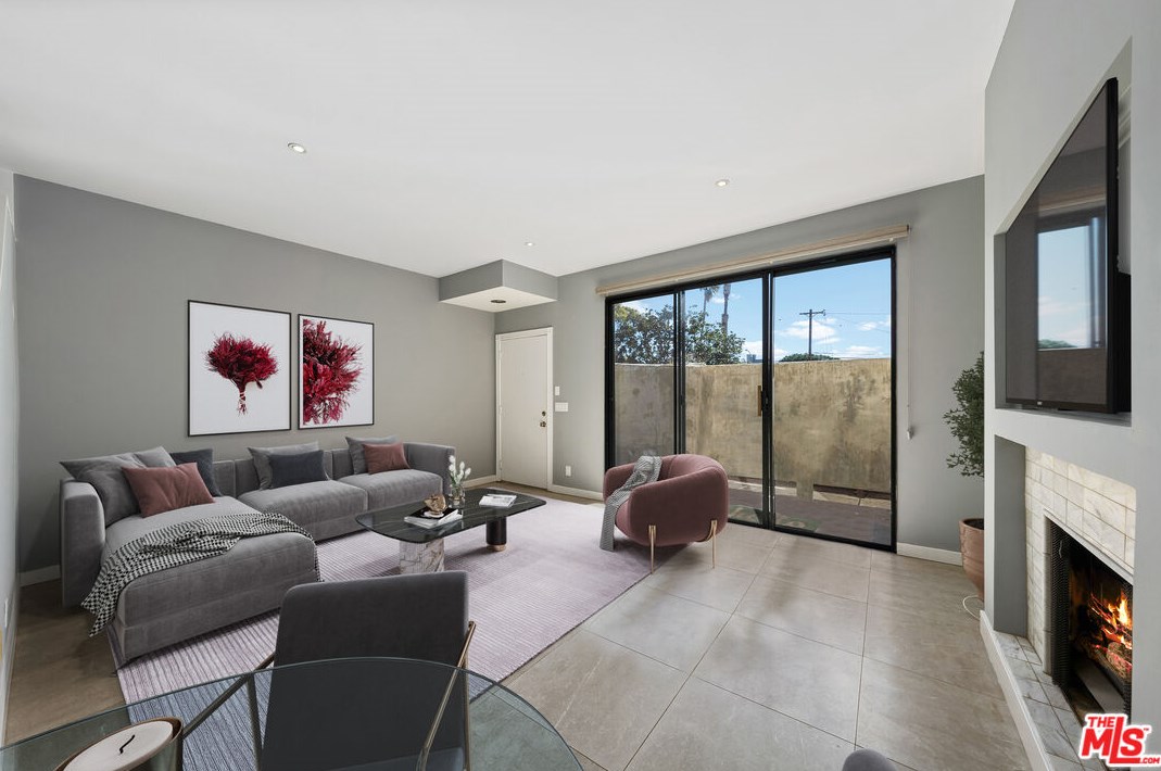 3675 Keystone Ave, Los Angeles, CA 90034-5666