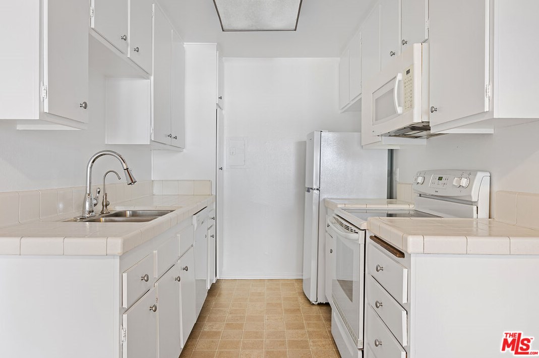 5460 White Oak Ave #g322, Van Nuys, CA 91316