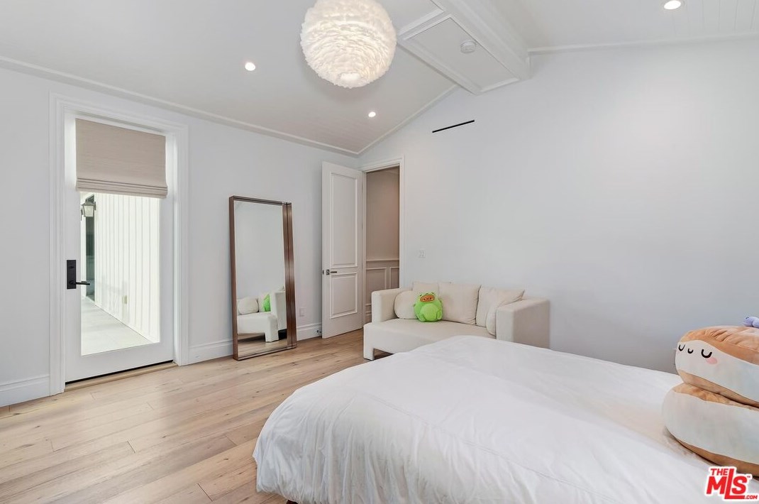 673 Thayer Ave, Los Angeles CA  90024-3307 exterior