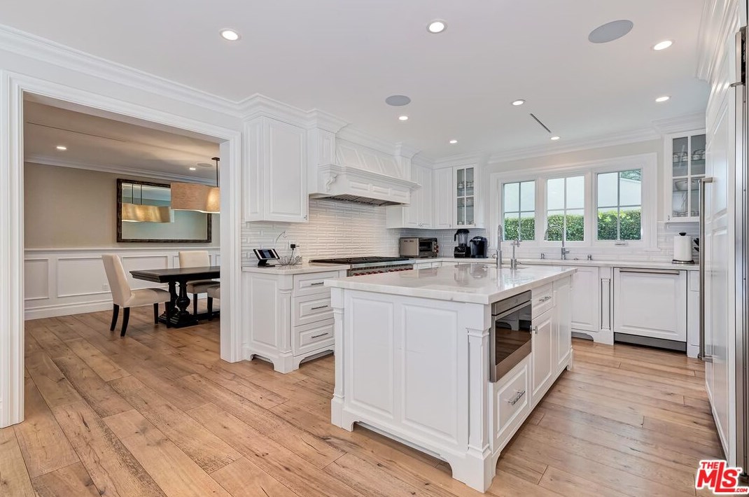 673 Thayer Ave, Los Angeles CA  90024-3307 exterior