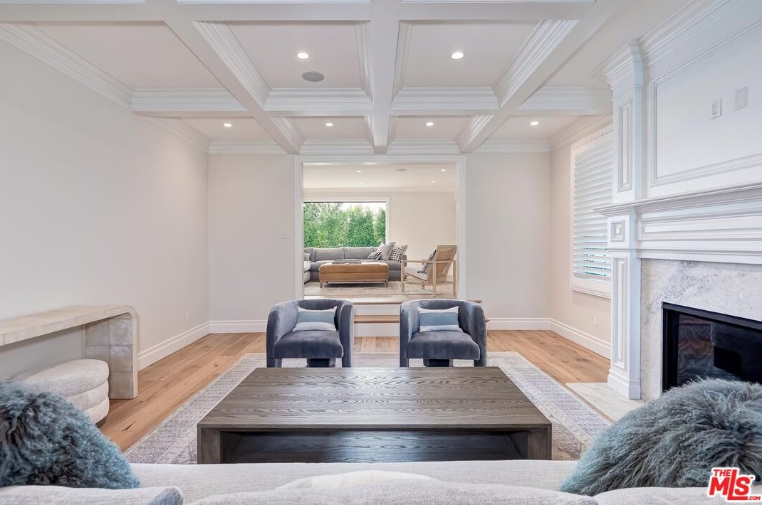 673 Thayer Ave, Los Angeles CA  90024-3307 exterior