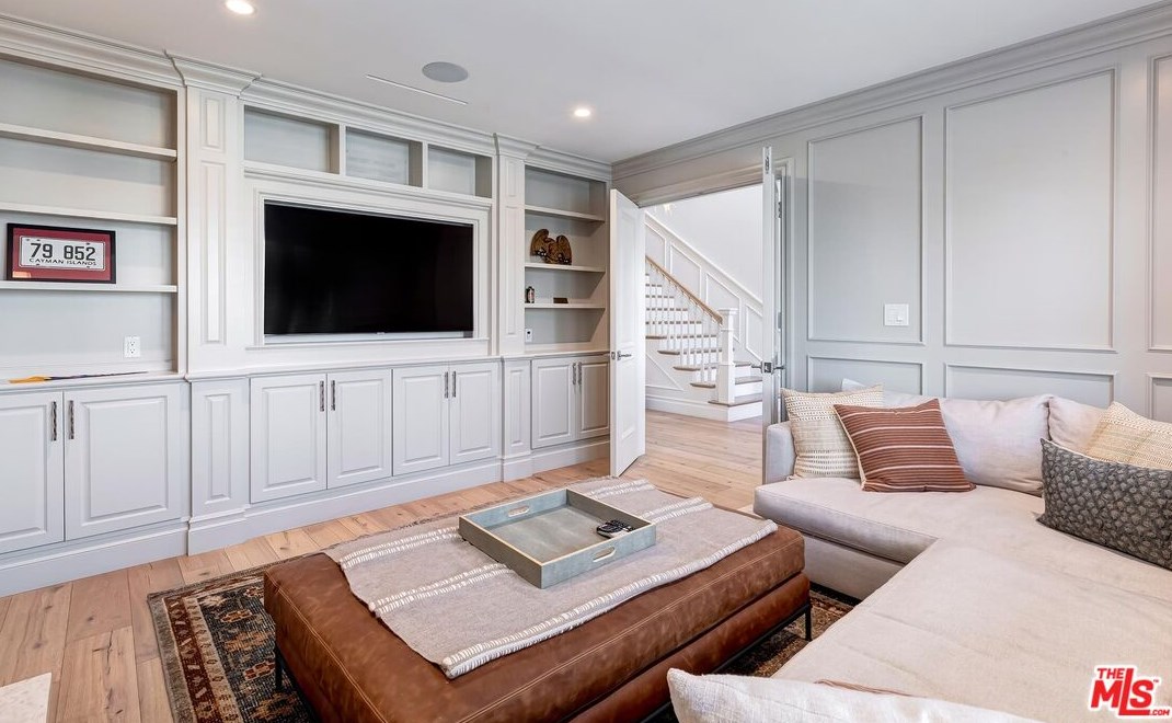 673 Thayer Ave, Los Angeles CA  90024-3307 exterior