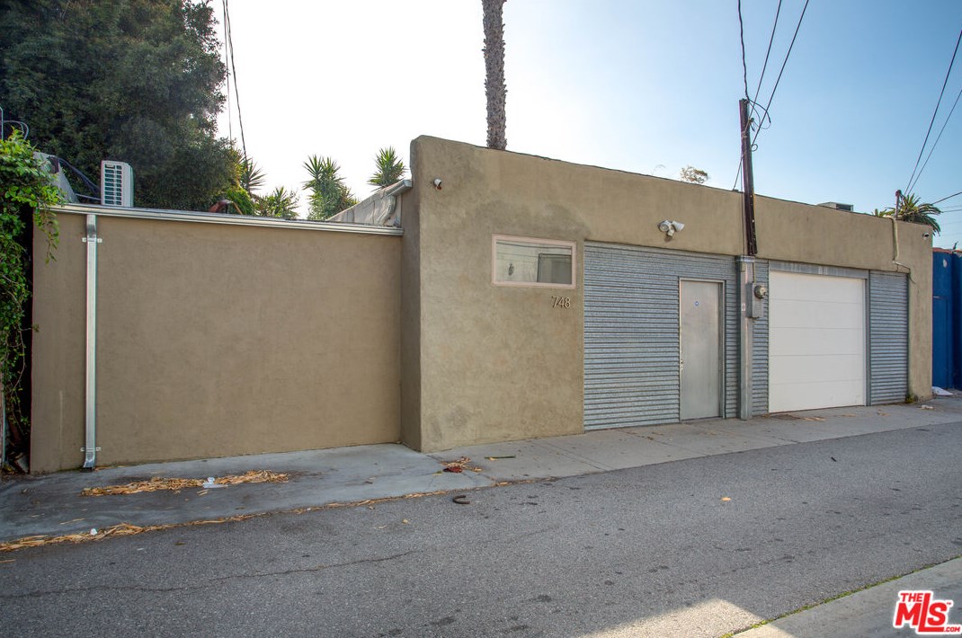 748 Citrus Ave, Los Angeles CA  90038-4324 exterior