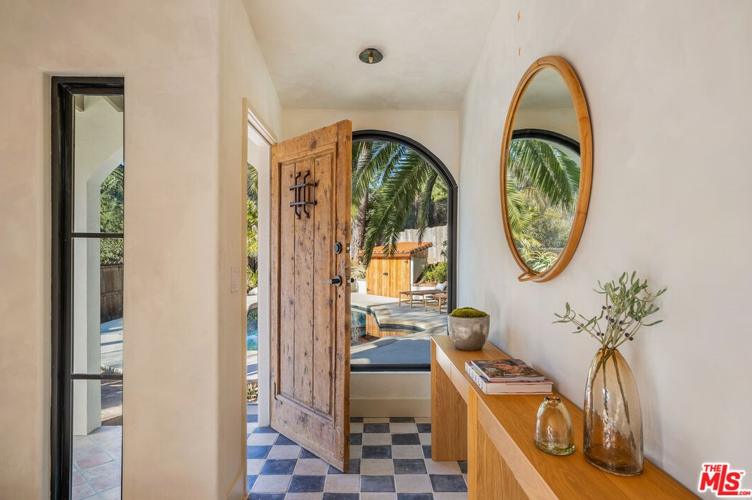 328 Poquito Ln, Topanga, CA 90290