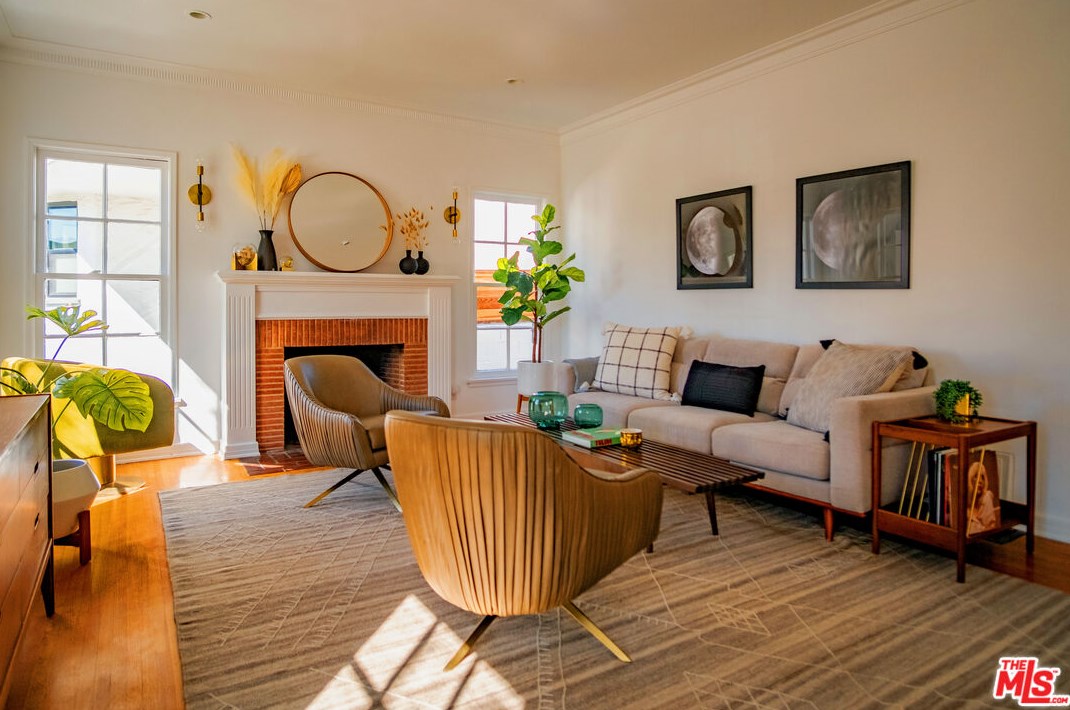 1568 Ellsmere Ave, Los Angeles CA  90019-3824 exterior