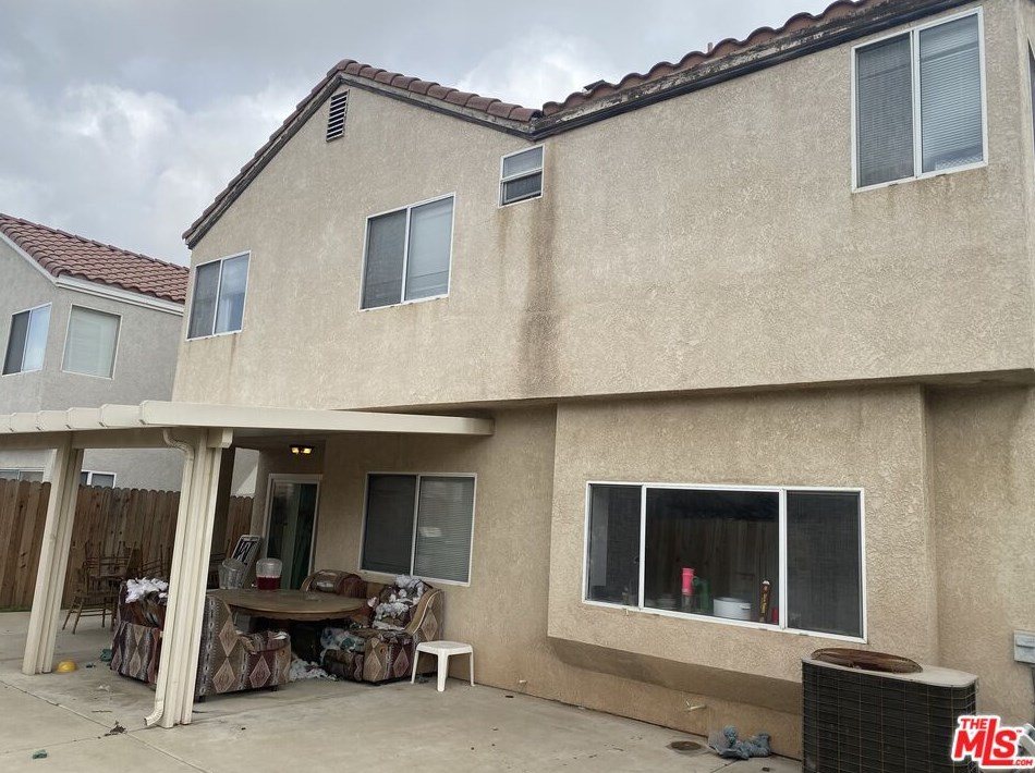 15755 Fiddleleaf Rd, Fontana, CA 92337-1052