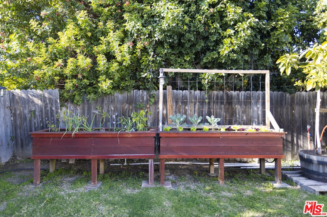 3557 Barrington Ave, Los Angeles CA  90064-2911 exterior