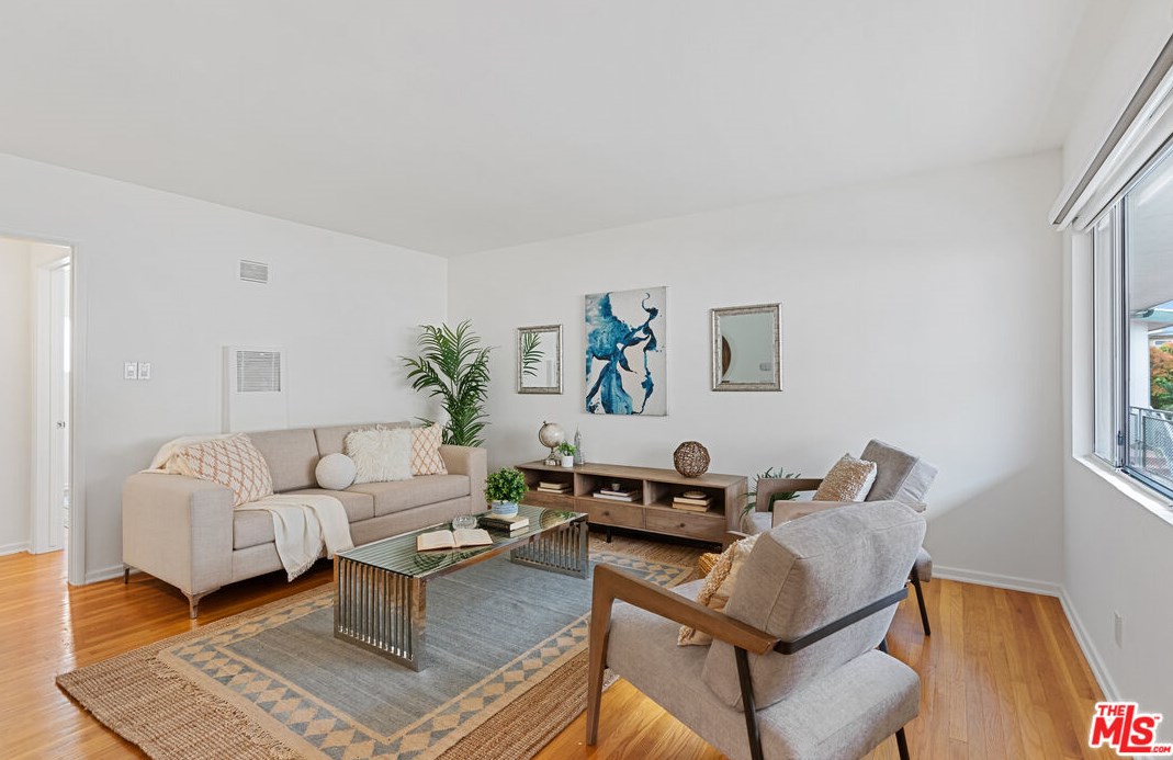 848 9th St #8, Santa Monica, CA 90403