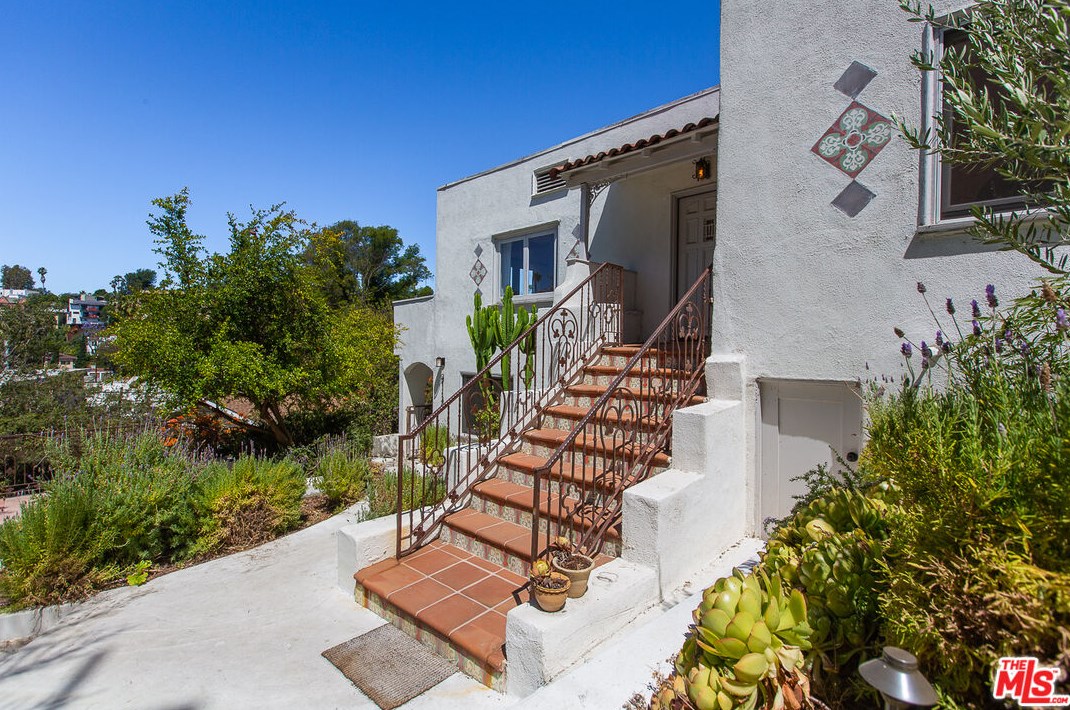 3111 Hamilton Way, Los Angeles CA  90026-2107 exterior