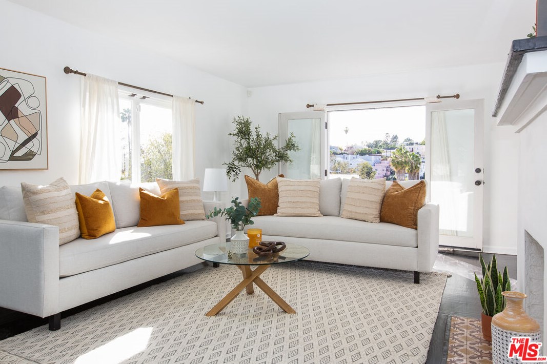 3111 Hamilton Way, Los Angeles CA  90026-2107 exterior