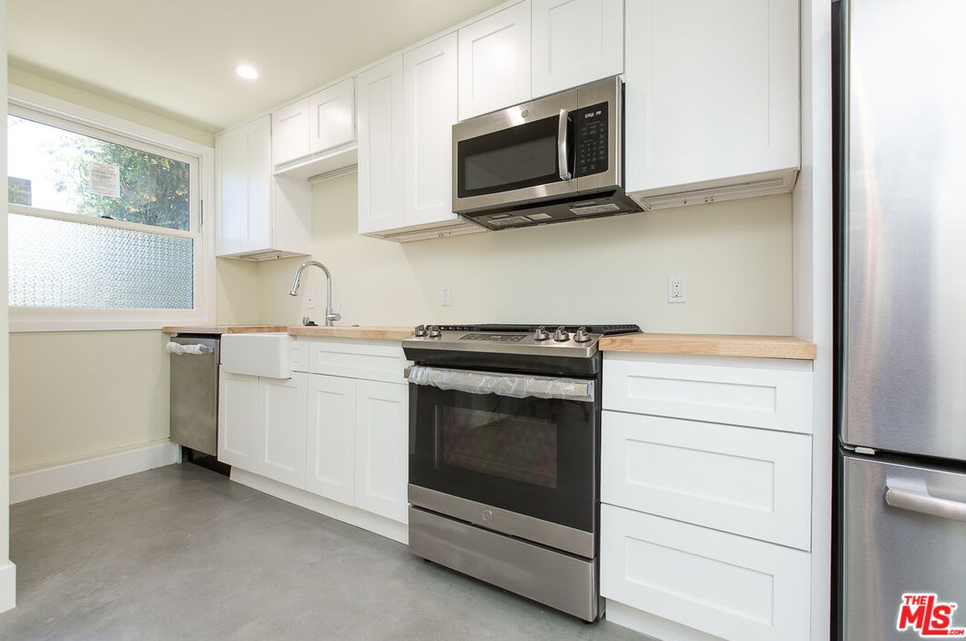 3111 Hamilton Way, Los Angeles CA  90026-2107 exterior