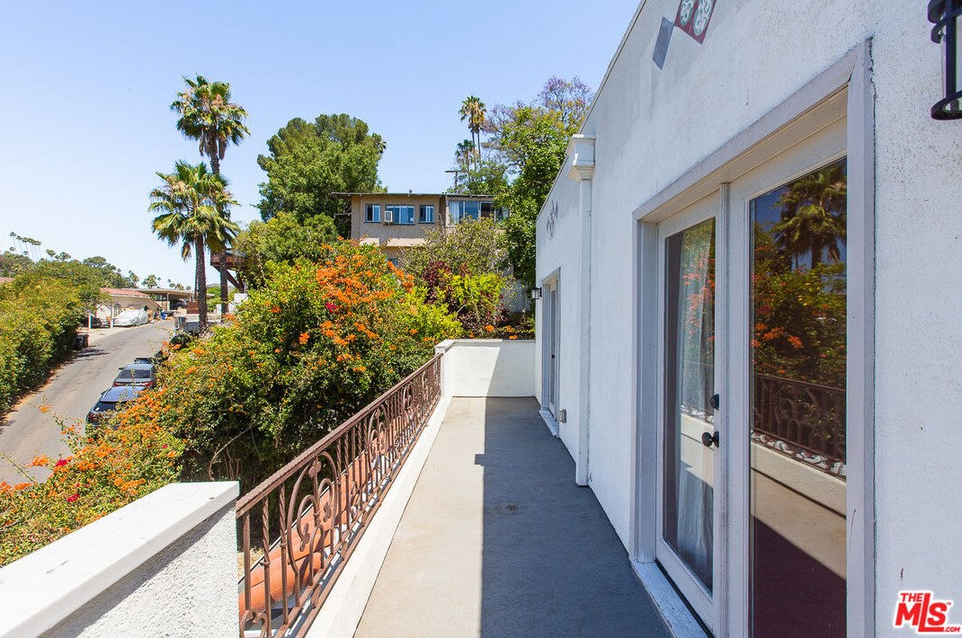 3111 Hamilton Way, Los Angeles CA  90026-2107 exterior