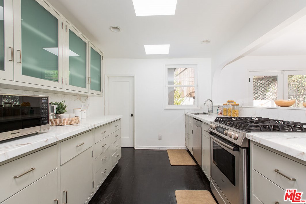 3111 Hamilton Way, Los Angeles CA  90026-2107 exterior