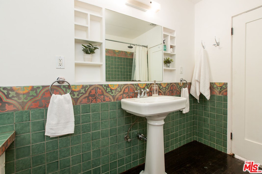 3111 Hamilton Way, Los Angeles CA  90026-2107 exterior
