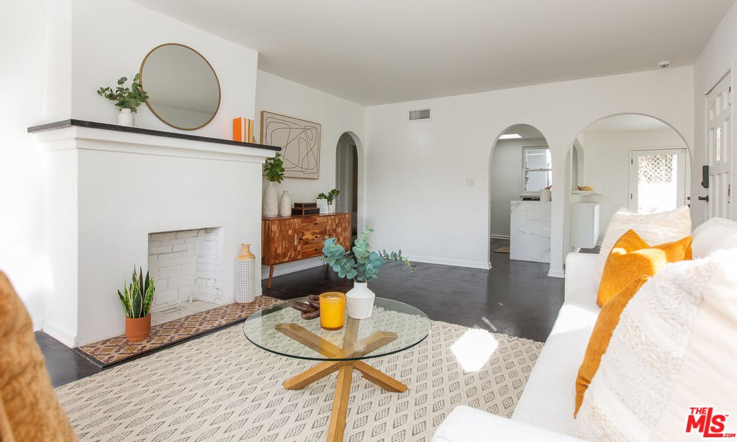 3111 Hamilton Way, Los Angeles CA  90026-2107 exterior