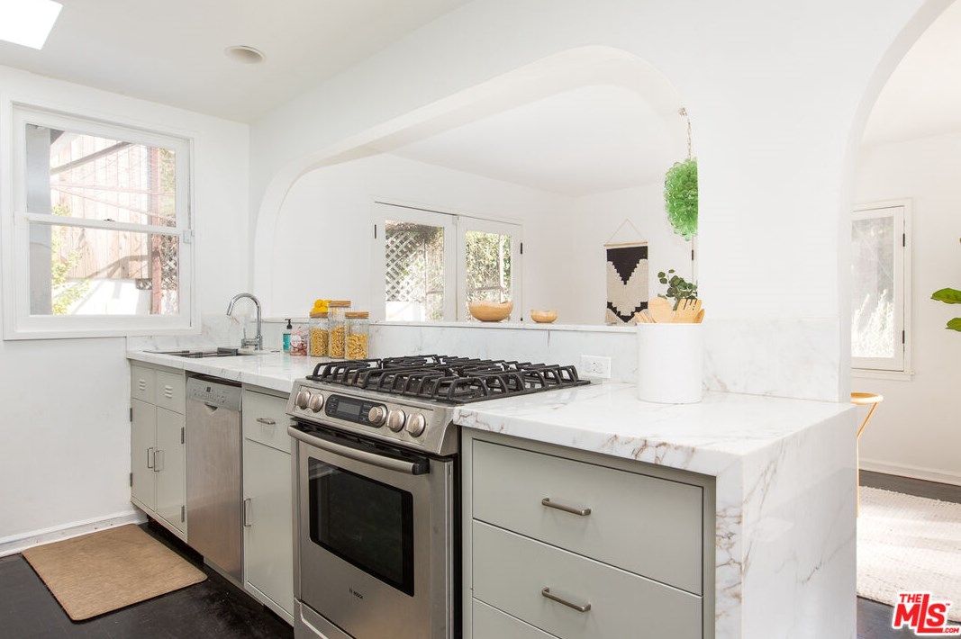 3111 Hamilton Way, Los Angeles CA  90026-2107 exterior