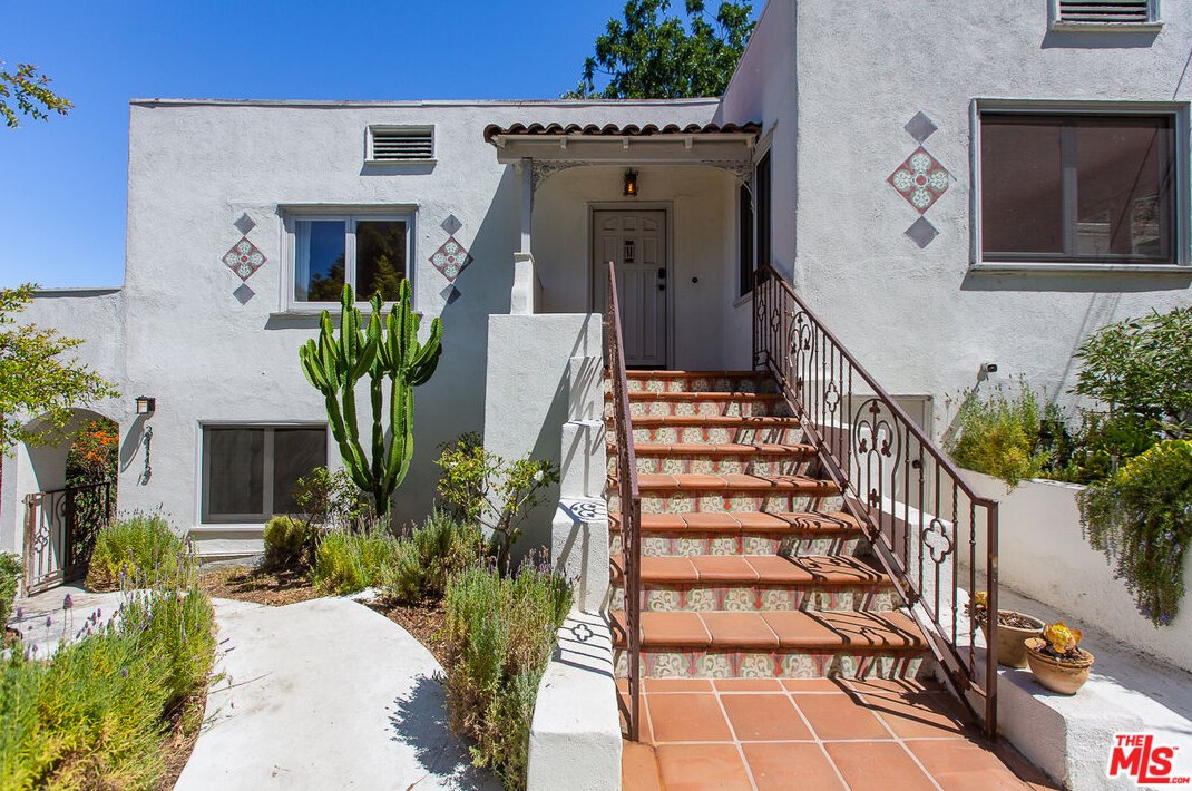 3111 Hamilton Way, Los Angeles CA  90026-2107 exterior