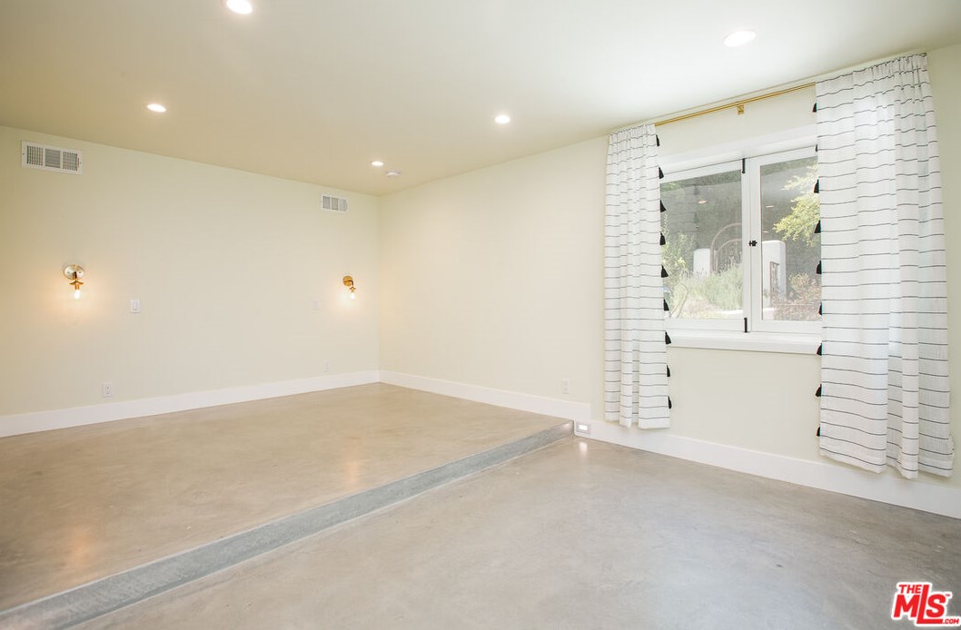 3111 Hamilton Way, Los Angeles CA  90026-2107 exterior