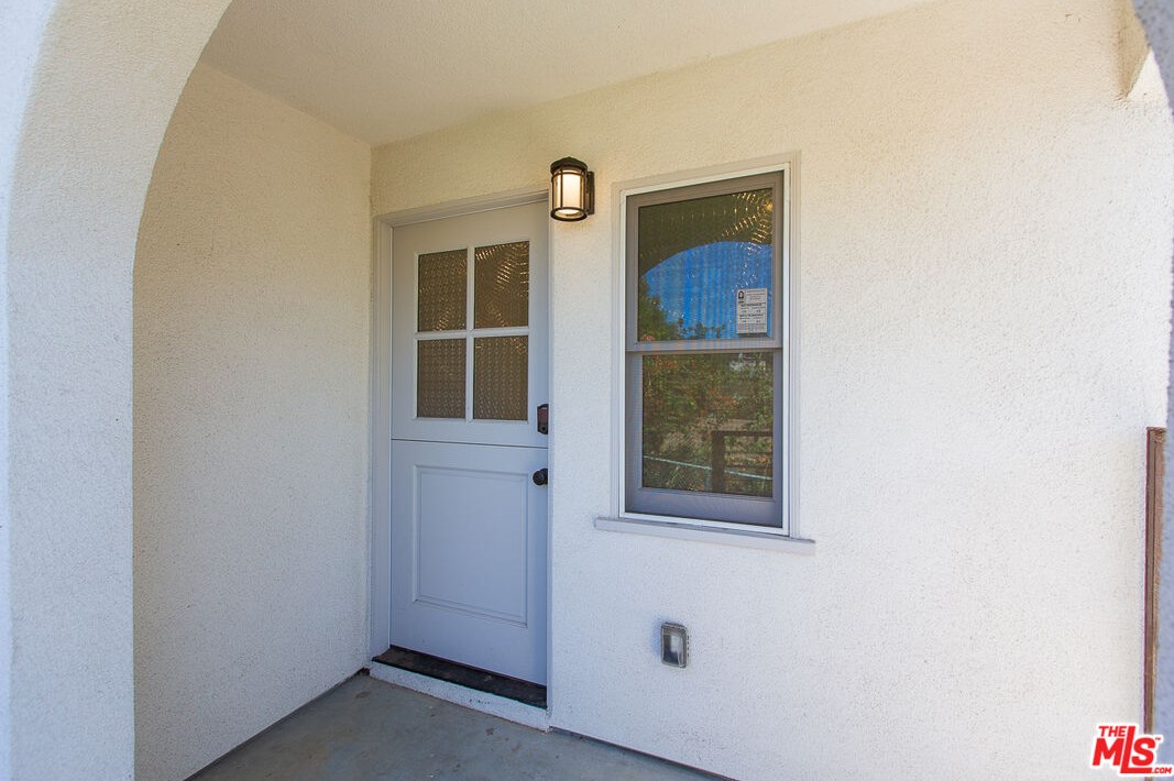 3111 Hamilton Way, Los Angeles CA  90026-2107 exterior