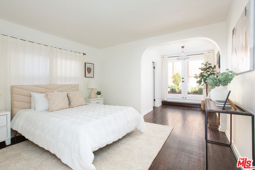 3111 Hamilton Way, Los Angeles CA  90026-2107 exterior