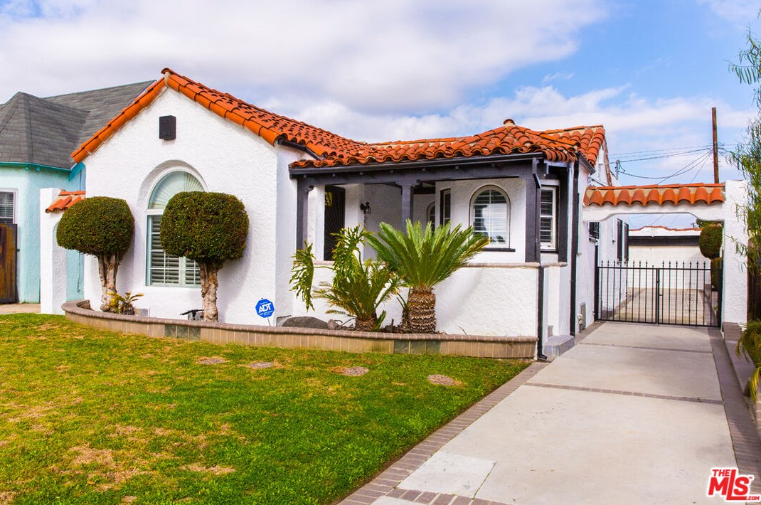 2007 85th St, Los Angeles, CA 90047-2916