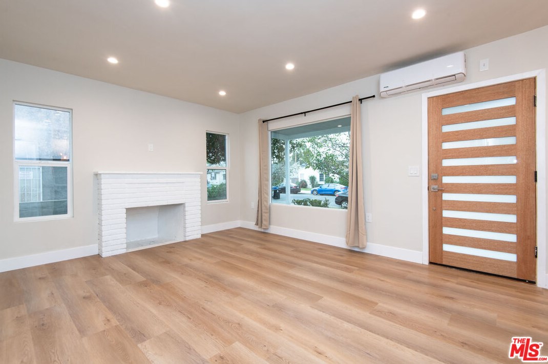 11487 Cumpston, North Hollywood, CA 91601