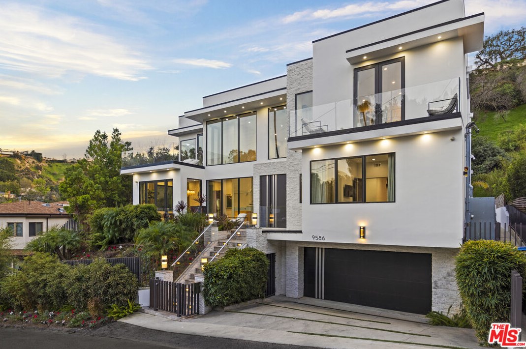 9586 Shirley Ln, Beverly Hills, CA 90210-1722