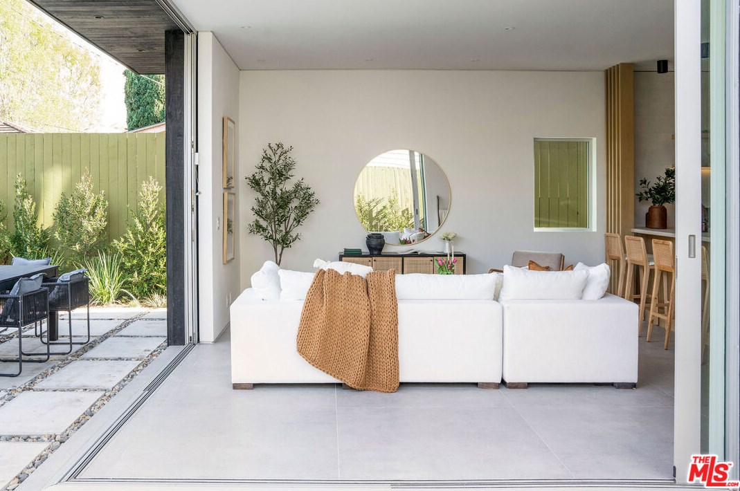 3030 Kelton Ave, Los Angeles CA  90034-3022 exterior